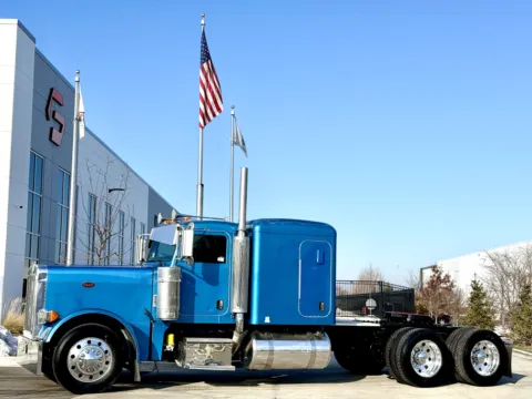 2005 PETERBILT 379 for sale in New Lenox, IL