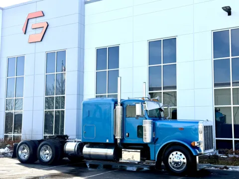 Photos of 2005 PETERBILT 379 for sale in New Lenox, IL at Forge Truck Centers - Illinois