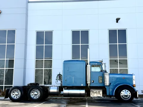 Another view of 2005 PETERBILT 379 for sale in New Lenox, IL at Forge Truck Centers - Illinois