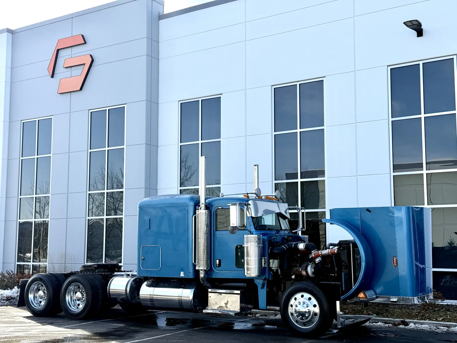 2005 Peterbilt - image 9