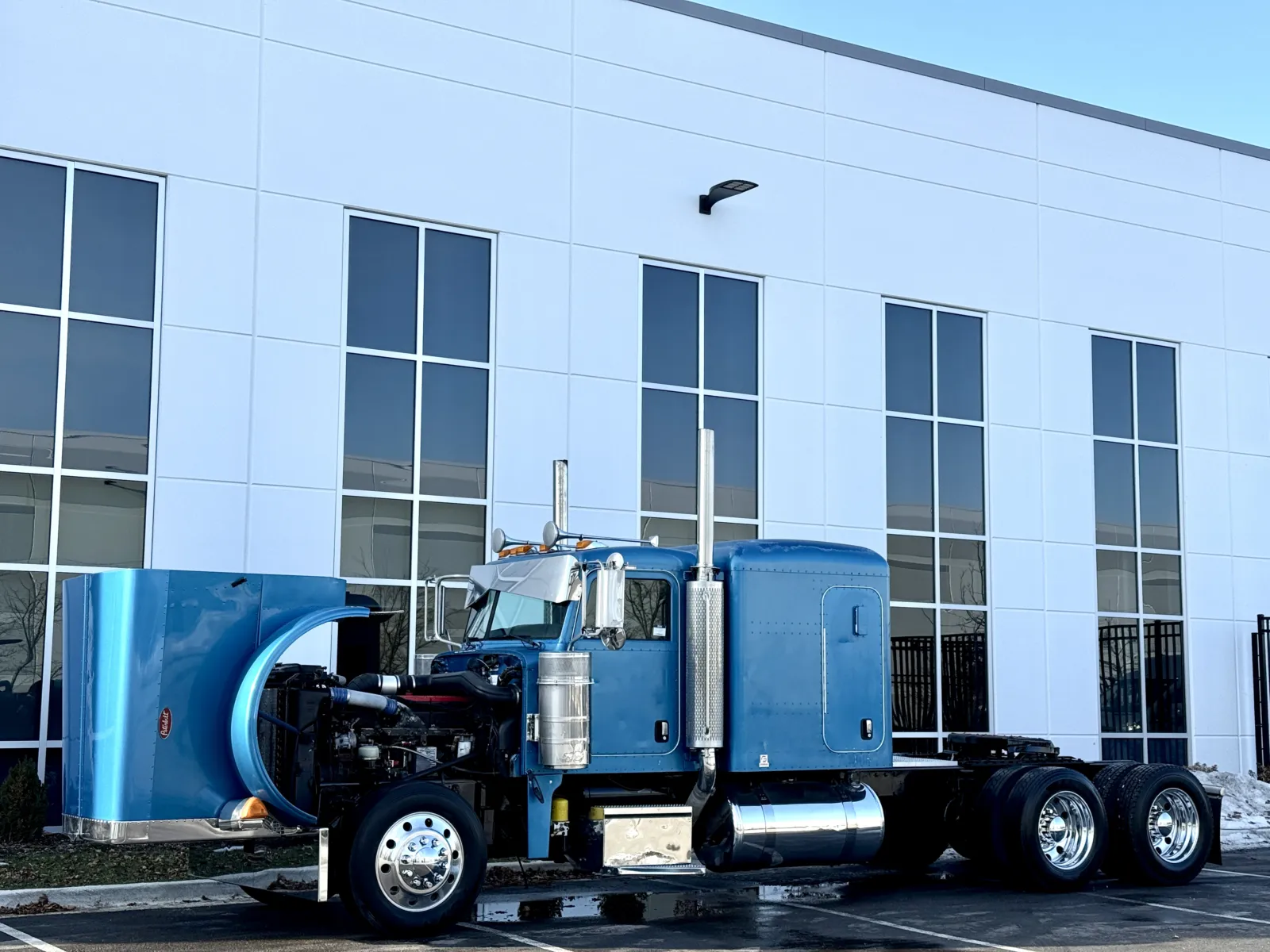 2005 Peterbilt - image 10