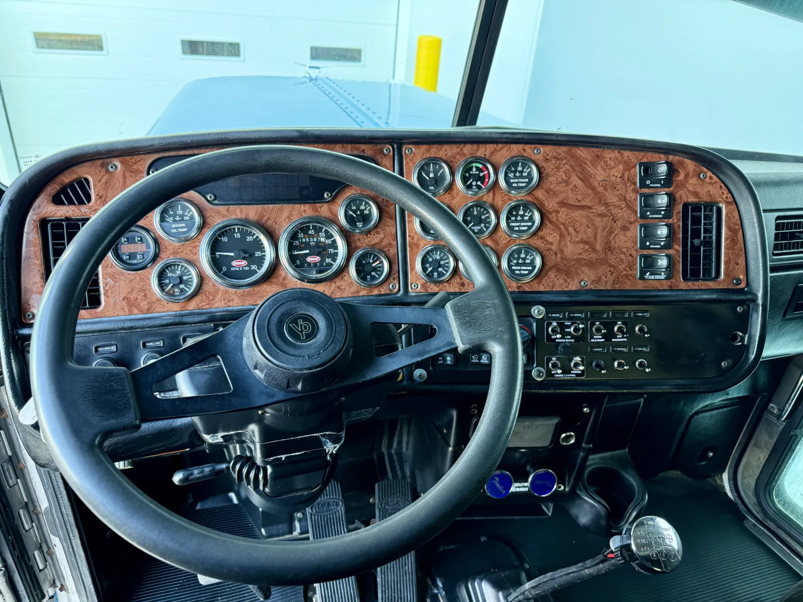 2005 Peterbilt - image 16