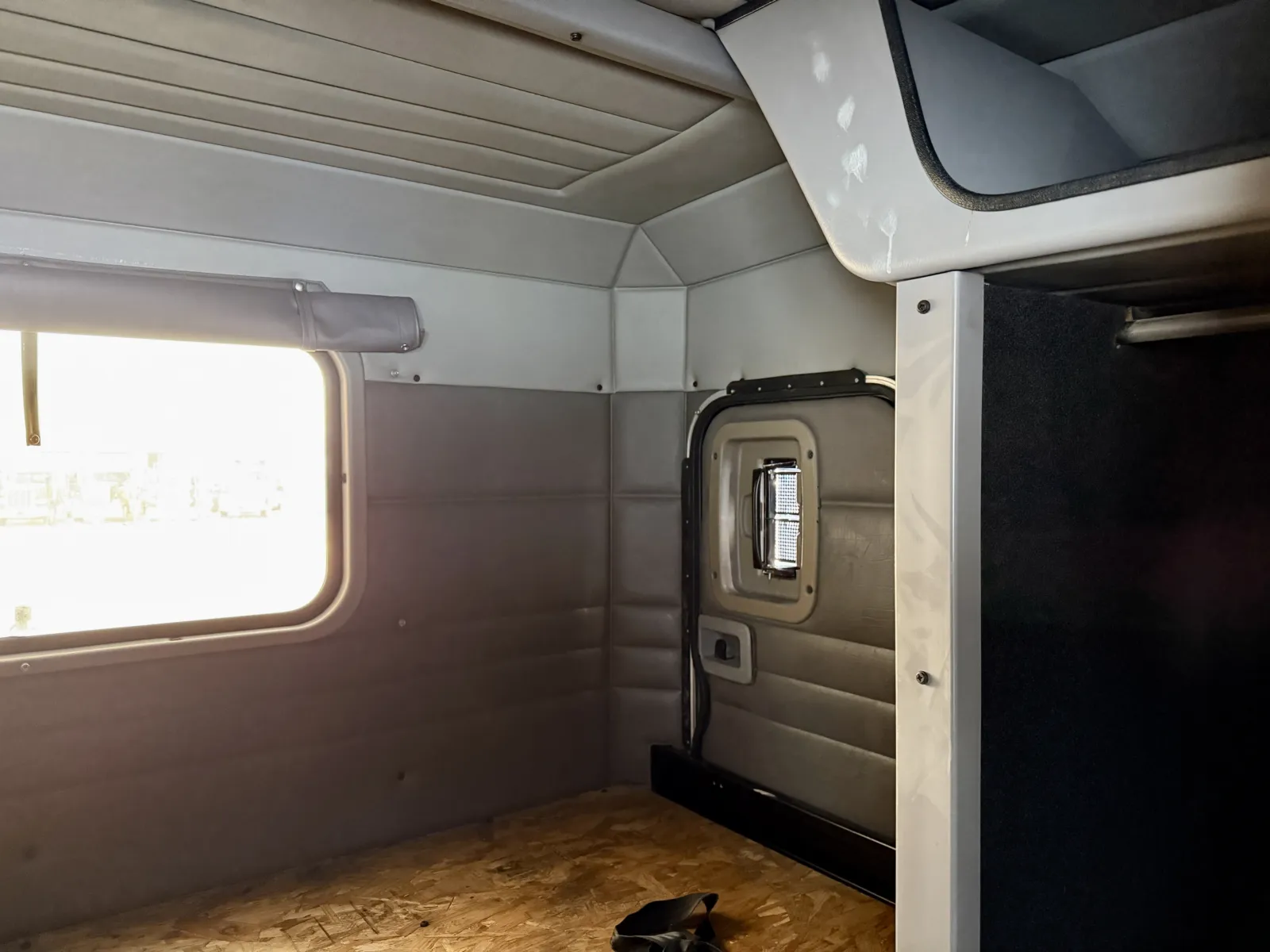 2005 Peterbilt - image 24