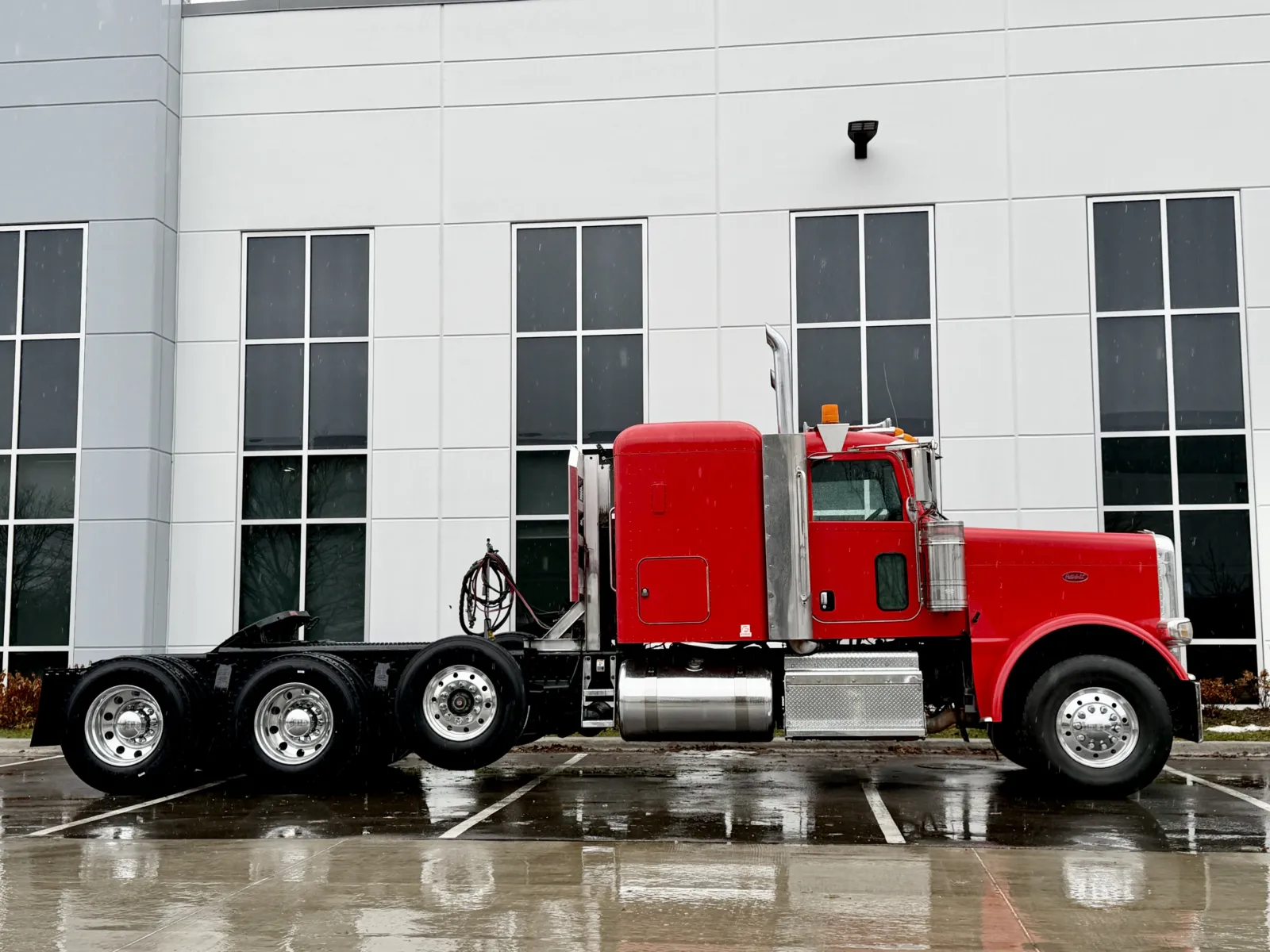 2012 Peterbilt - image 3