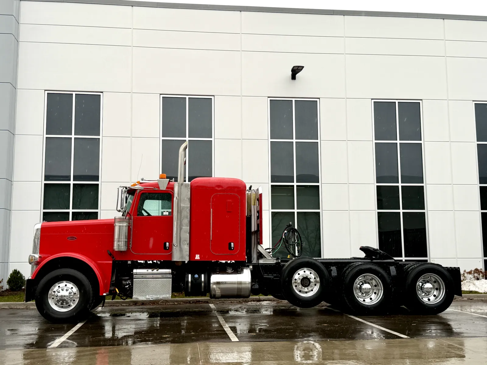 2012 Peterbilt - image 4