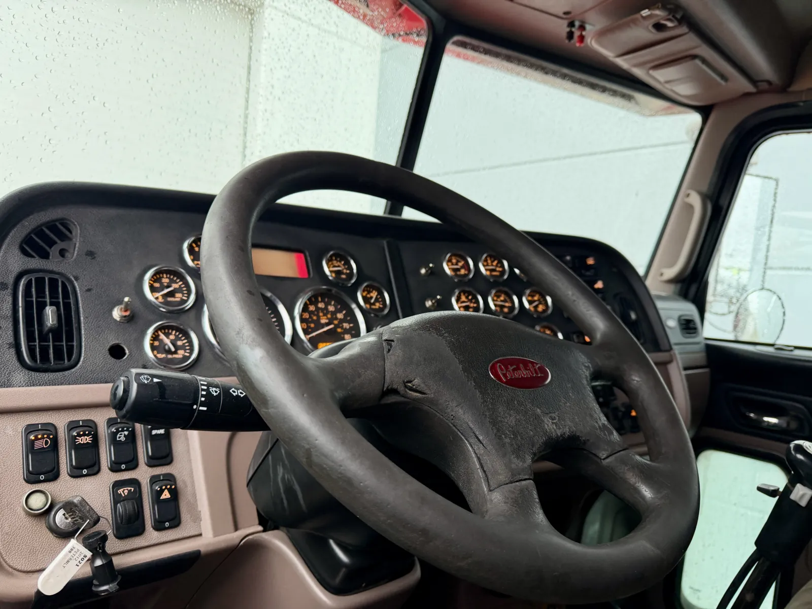 2012 Peterbilt - image 15