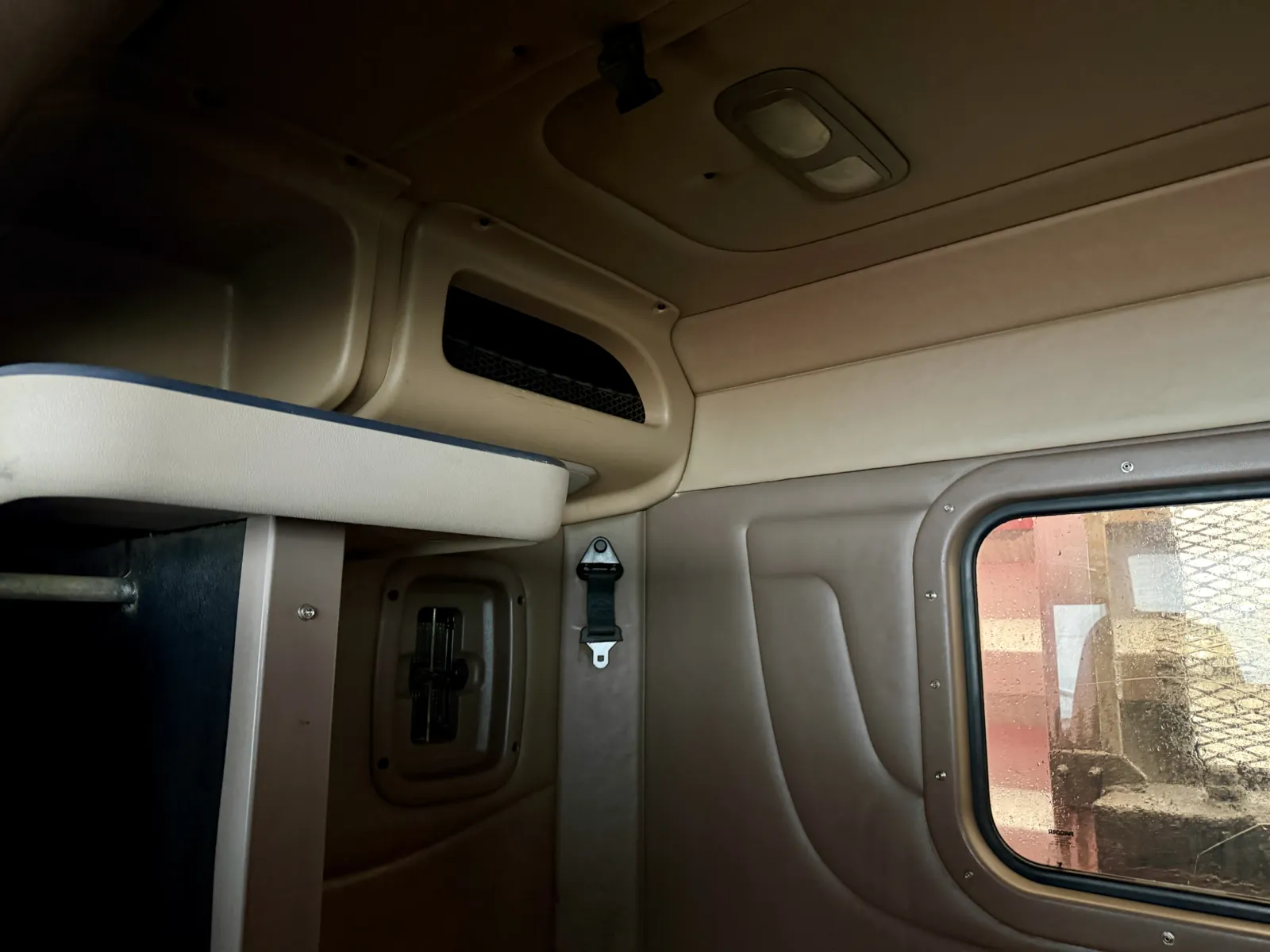 2012 Peterbilt - image 20