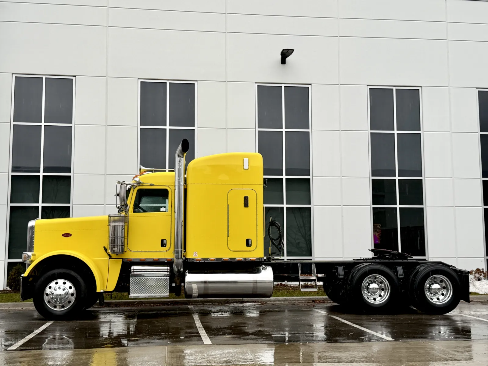 2014 Peterbilt 389 - image 4