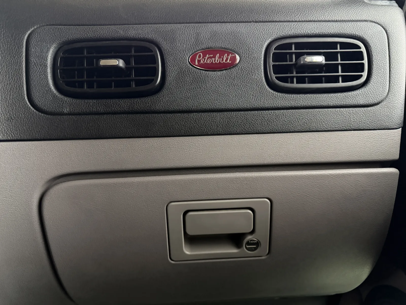 2014 Peterbilt 389 - image 18