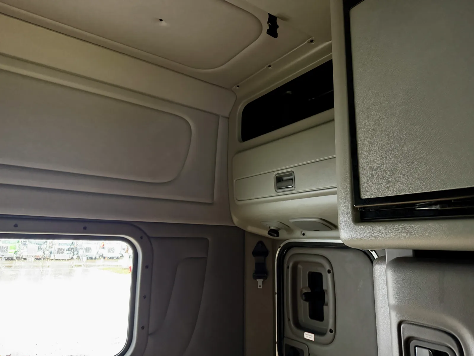 2014 Peterbilt 389 - image 23