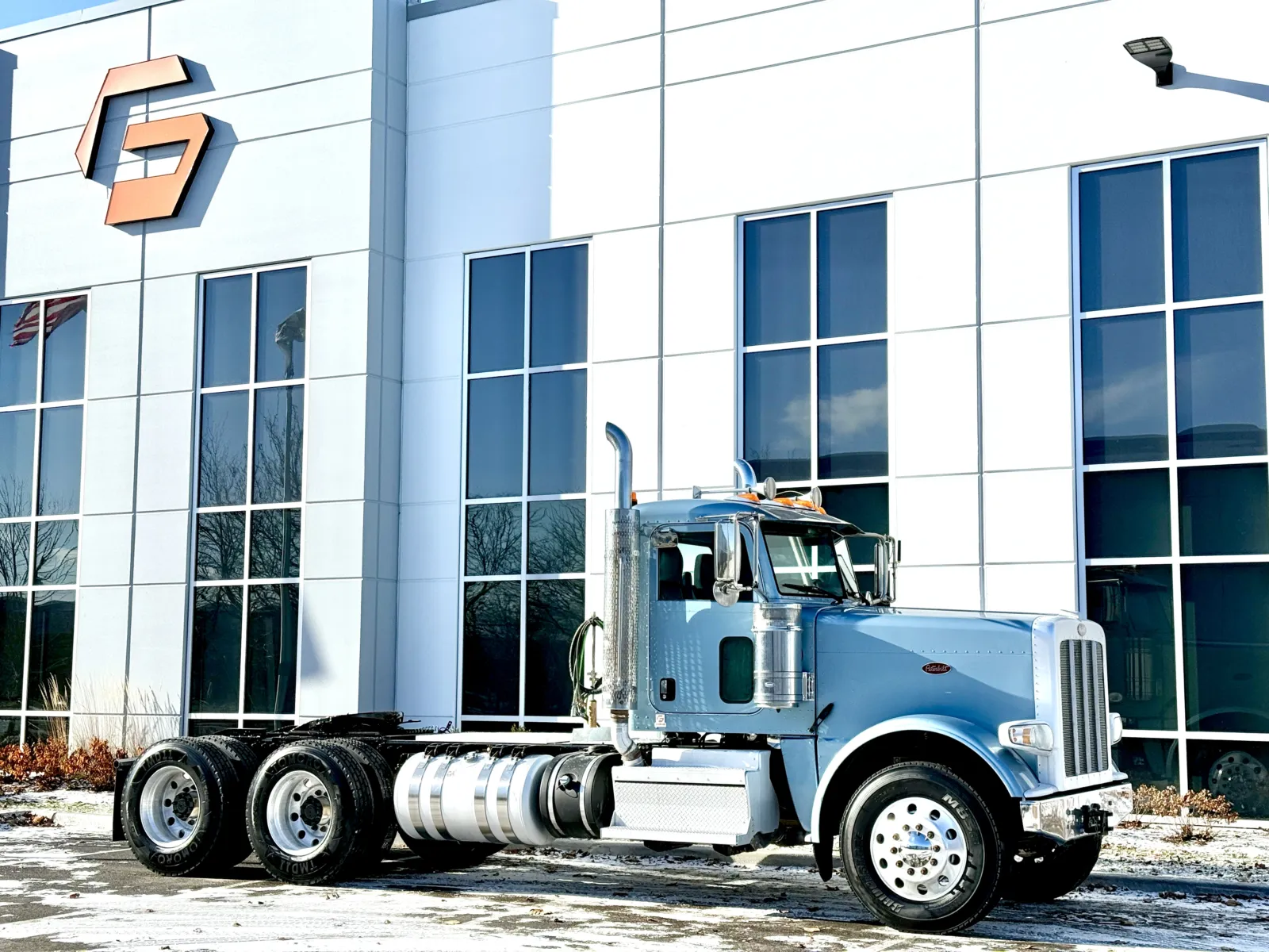 2018 Peterbilt 389 - image 2