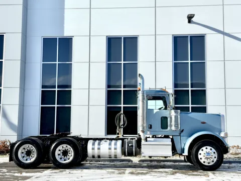 Another view of 2018 PETERBILT 389 for sale in New Lenox, IL at Forge Truck Centers - Illinois