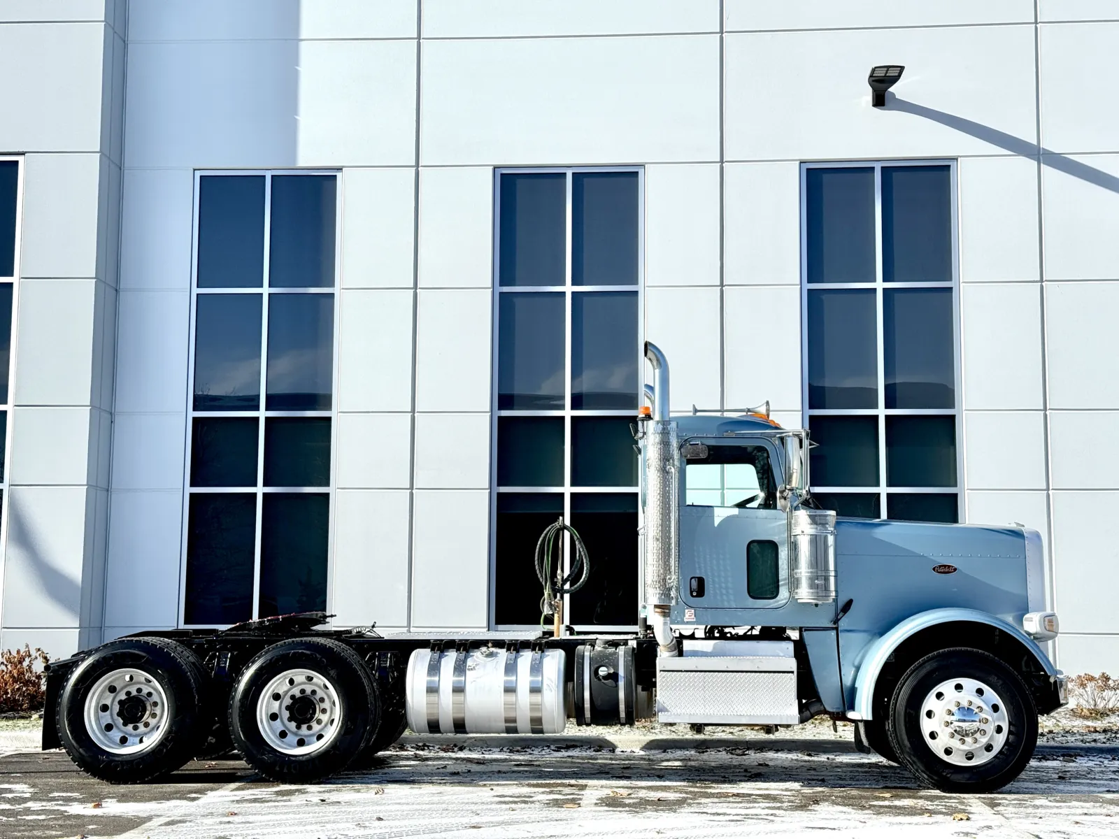 2018 Peterbilt 389 - image 3