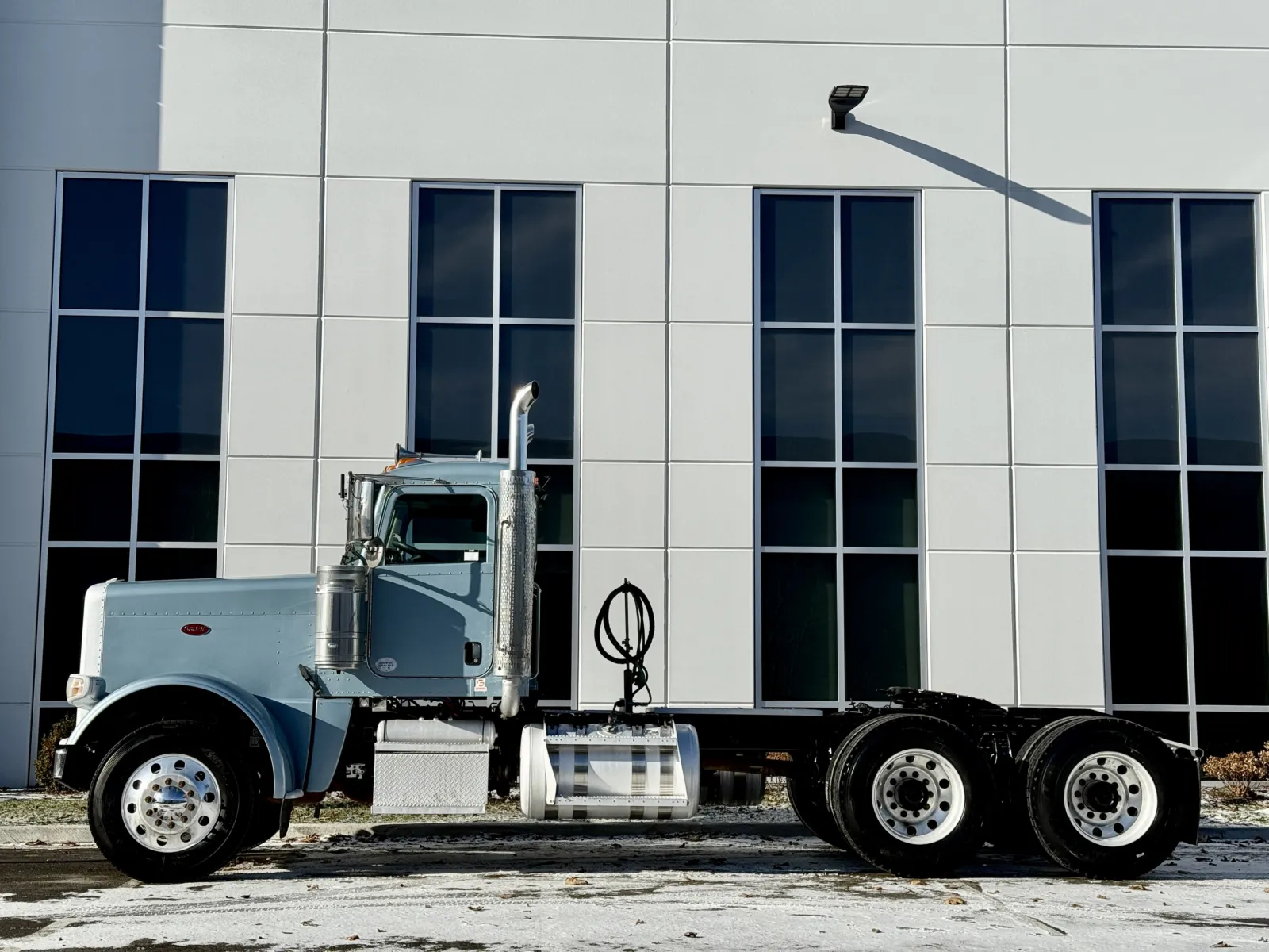 2018 Peterbilt 389 - image 4