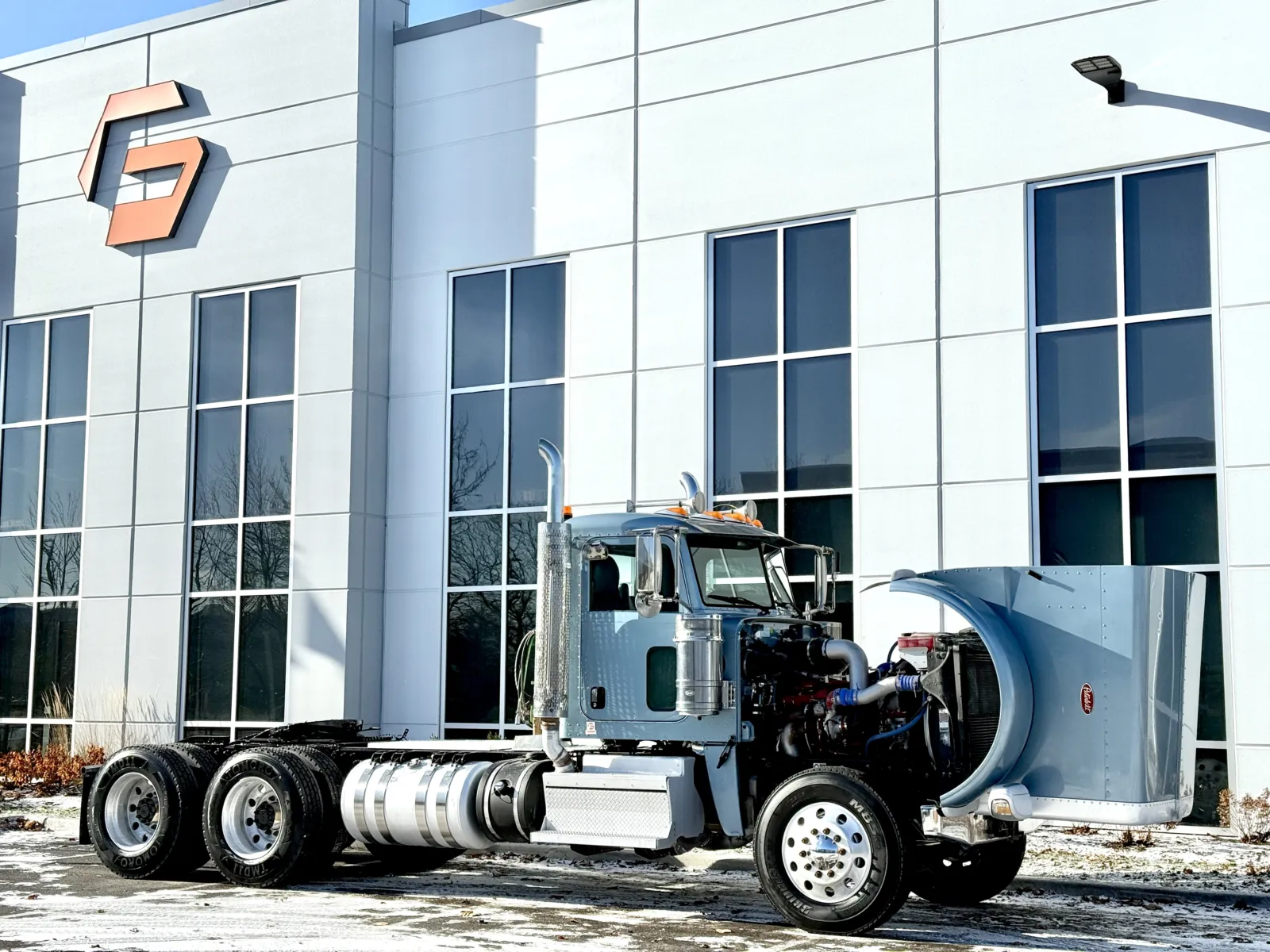 2018 Peterbilt 389 - image 9