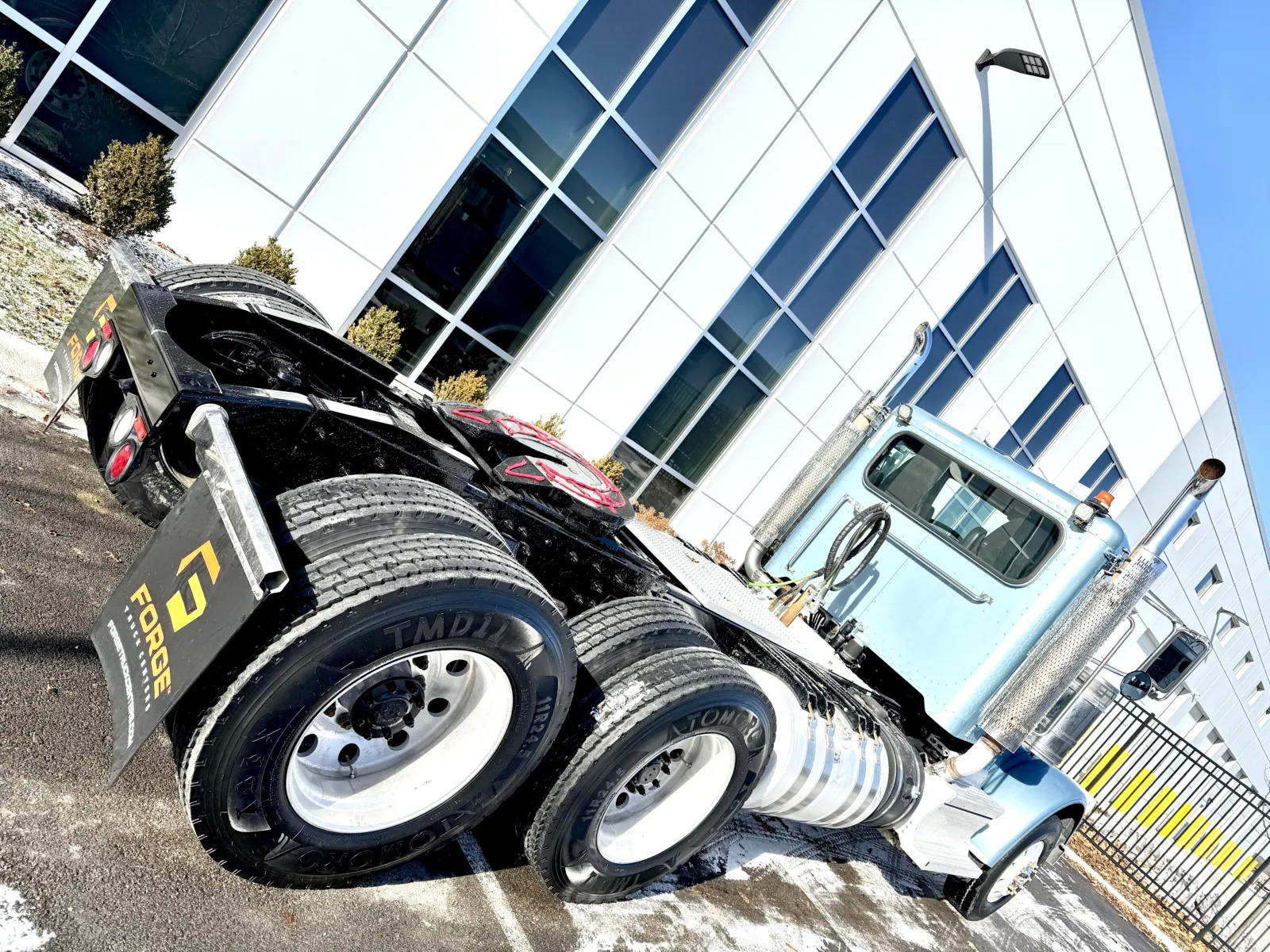 2018 Peterbilt 389 - image 11