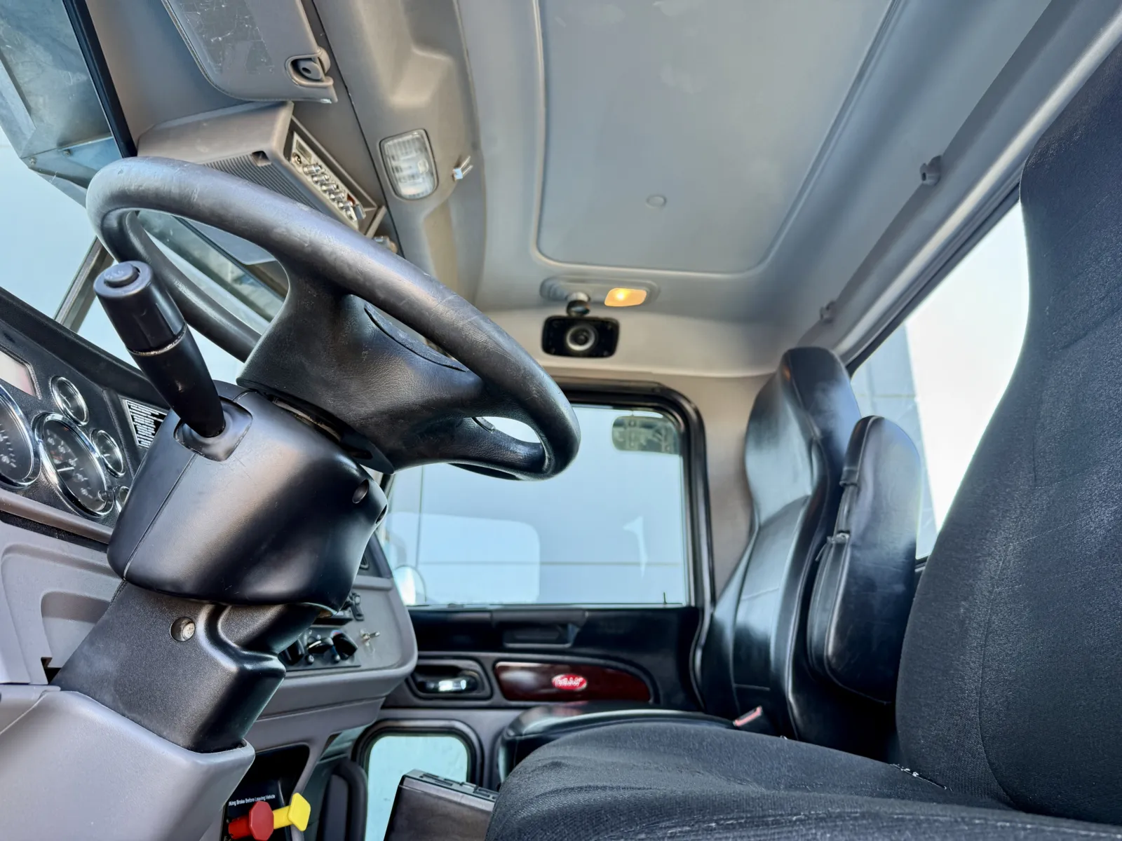 2018 Peterbilt 389 - image 14