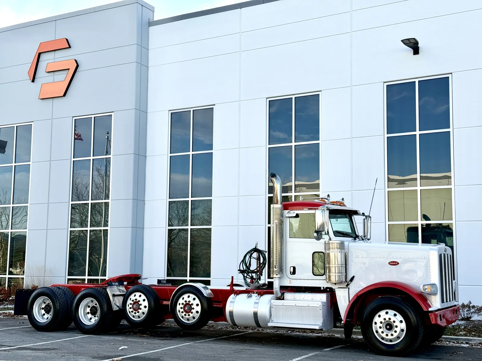 2017 Peterbilt 389 - image 2