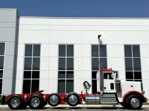 Another view of 2017 PETERBILT 389 for sale in New Lenox, IL at Forge Truck Centers - Illinois