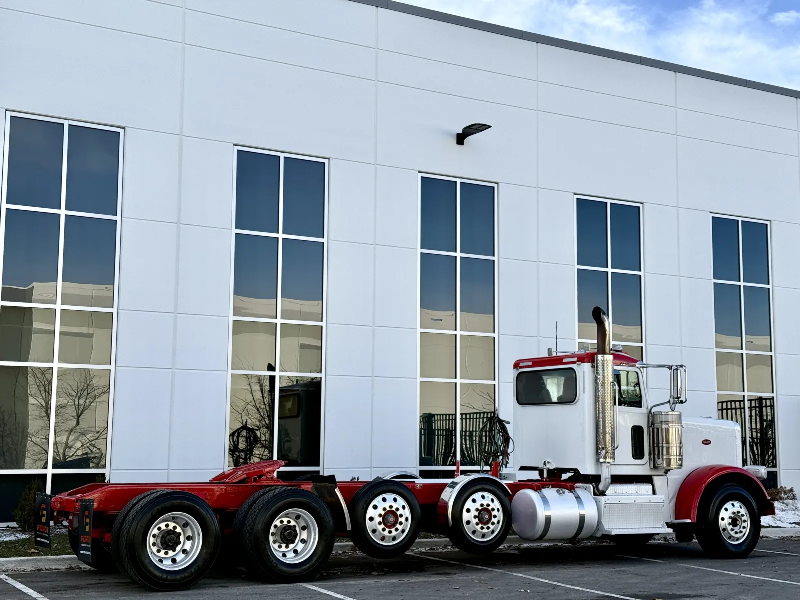 2017 Peterbilt 389 - image 5