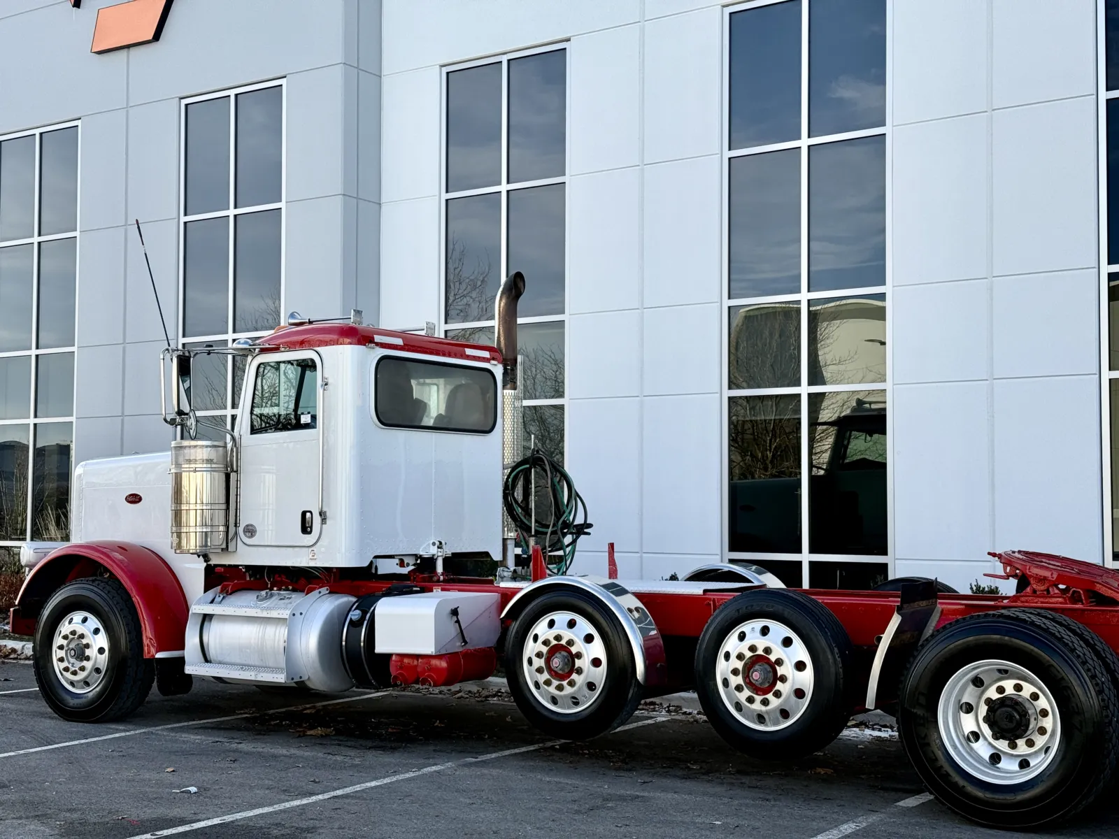 2017 Peterbilt 389 - image 8