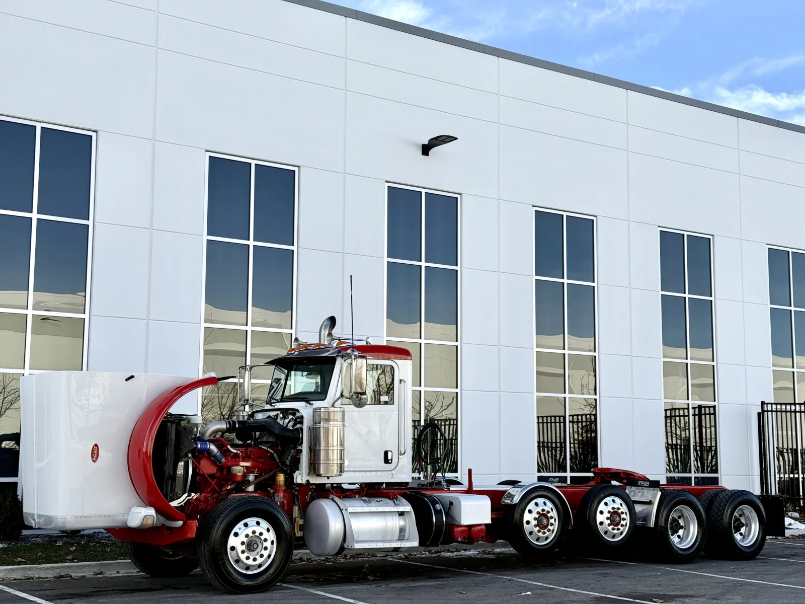 2017 Peterbilt 389 - image 10