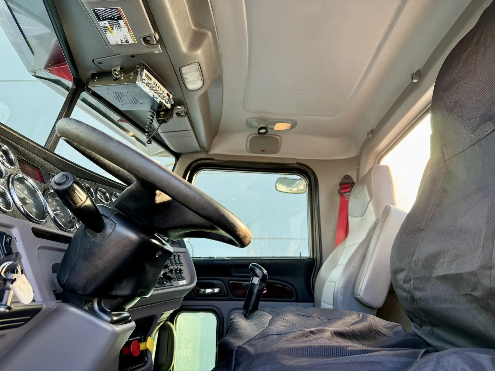 2017 Peterbilt 389 - image 14