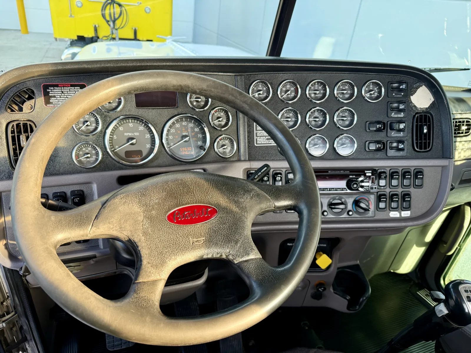 2017 Peterbilt 389 - image 16