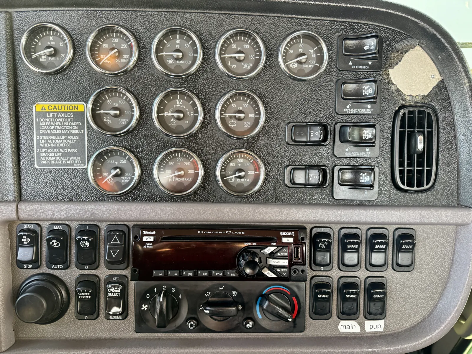 2017 Peterbilt 389 - image 18