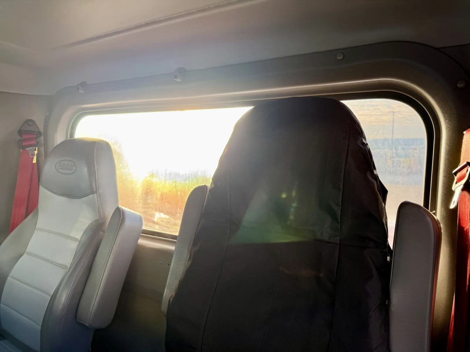 2017 Peterbilt 389 - image 20