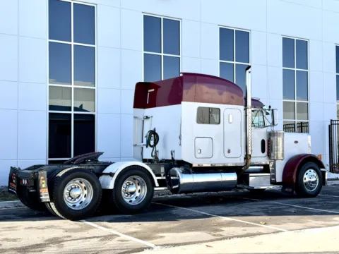 More photos of 1998 PETERBILT 379 at Forge Truck Centers - Illinois, IL