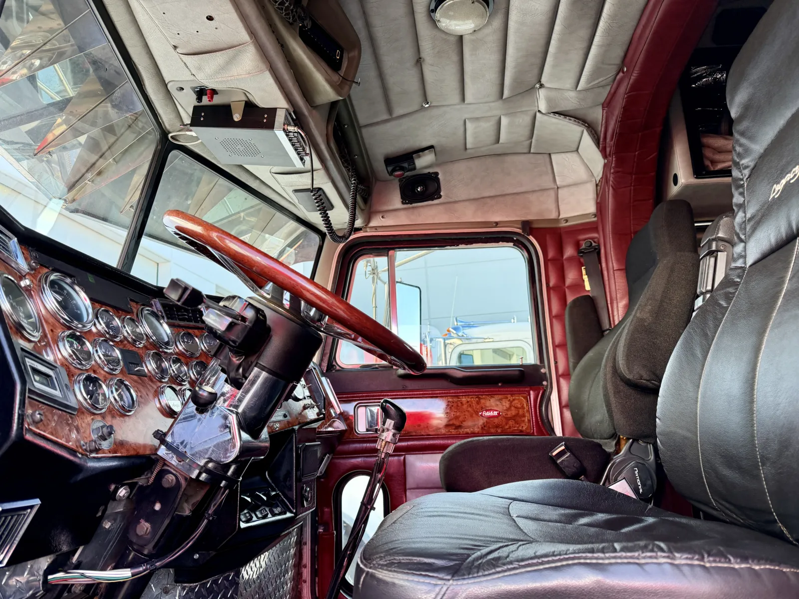 1998 Peterbilt - image 14