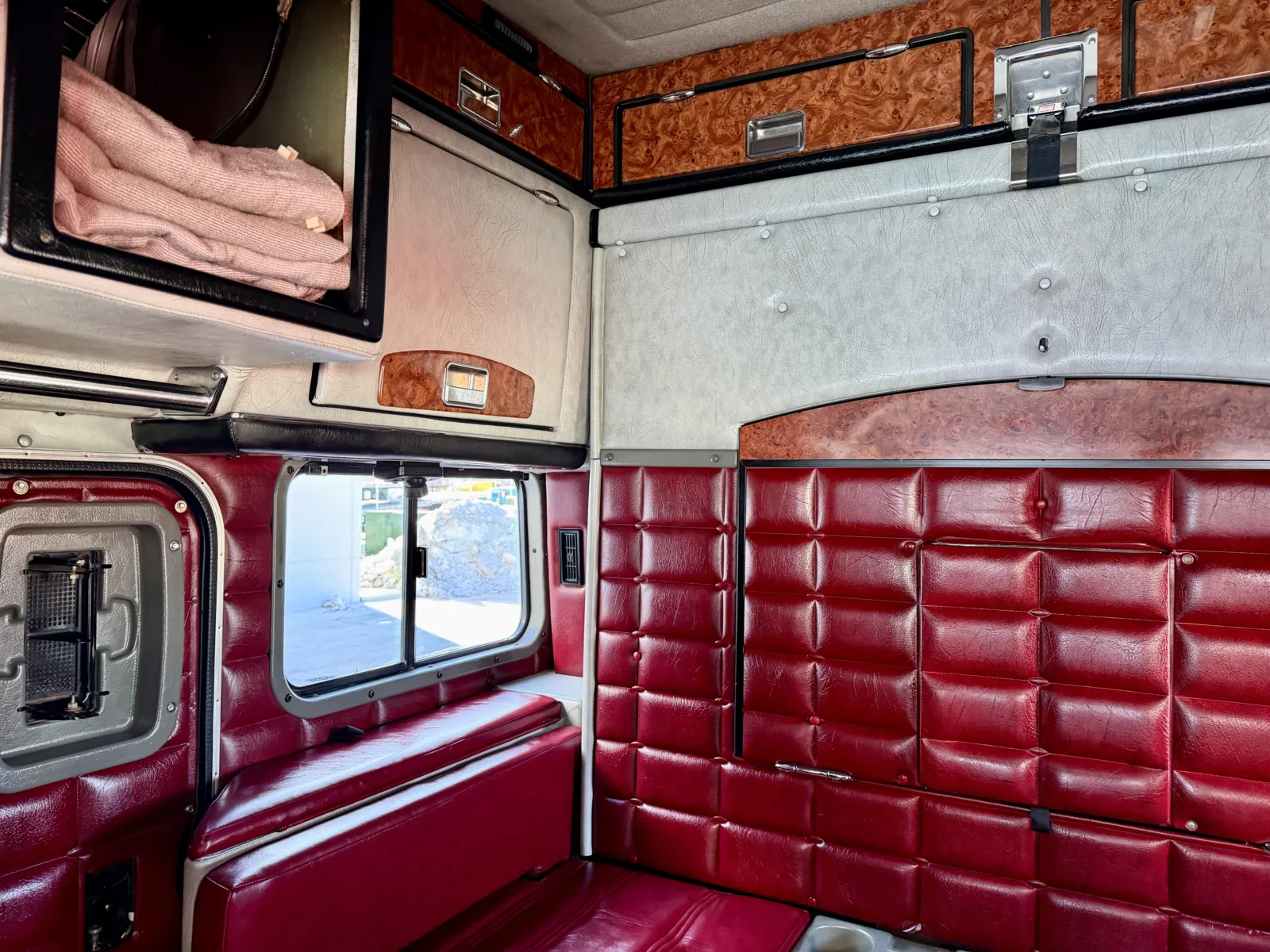 1998 Peterbilt - image 21