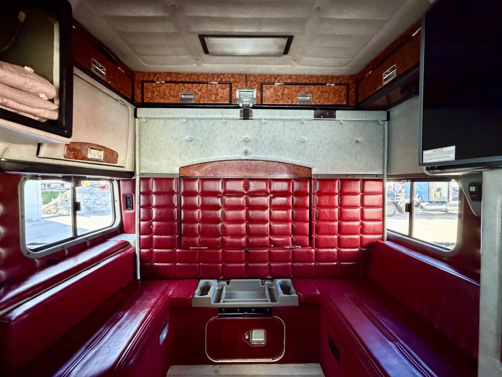 1998 Peterbilt - image 24