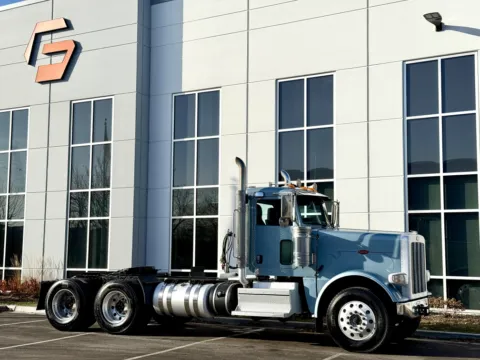 Photos of 2018 PETERBILT 389 for sale in New Lenox, IL at Forge Truck Centers - Illinois