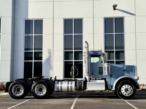 Another view of 2018 PETERBILT 389 for sale in New Lenox, IL at Forge Truck Centers - Illinois