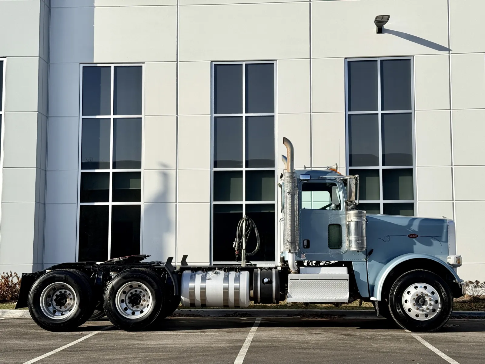 2018 Peterbilt 389 - image 3