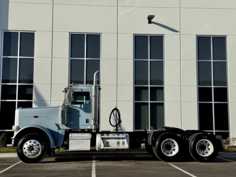 More photos of 2018 PETERBILT 389 at Forge Truck Centers - Illinois, IL