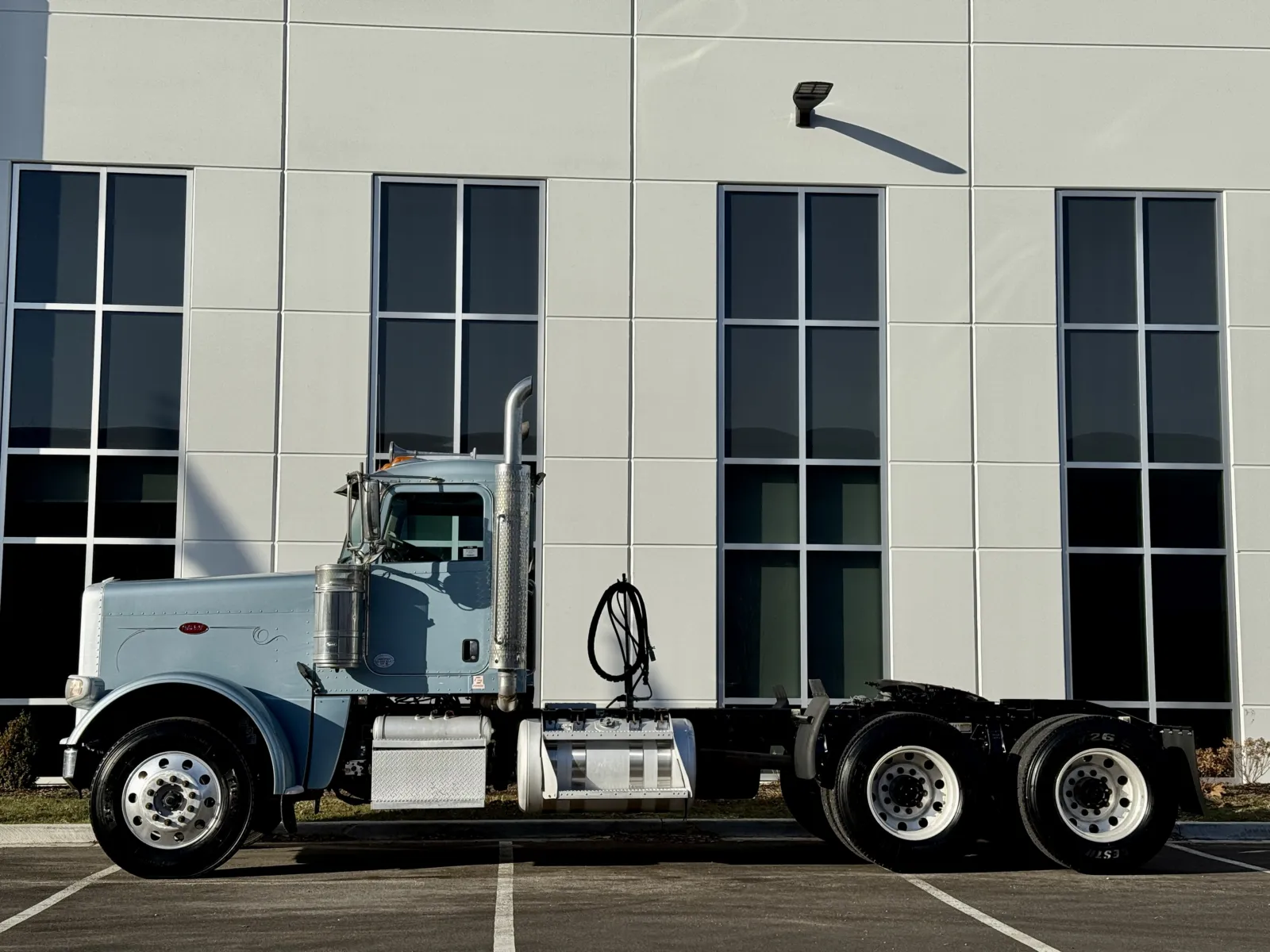 2018 Peterbilt 389 - image 4
