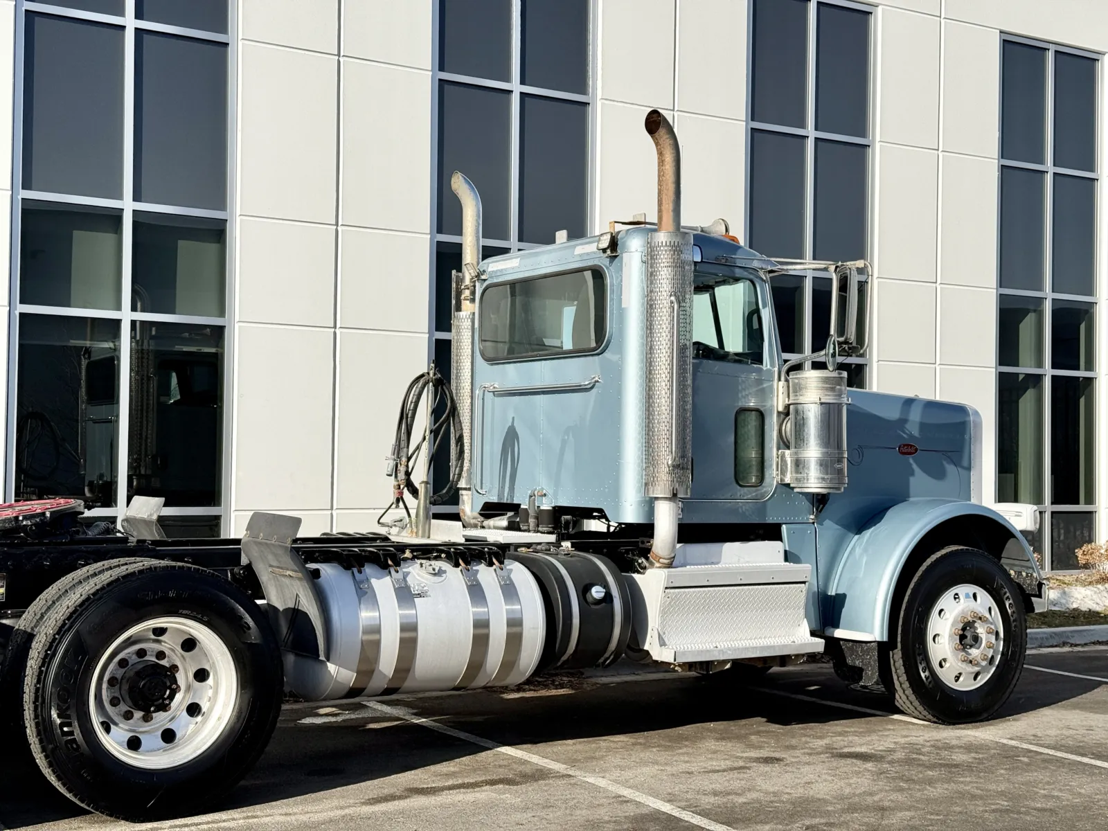 2018 Peterbilt 389 - image 7