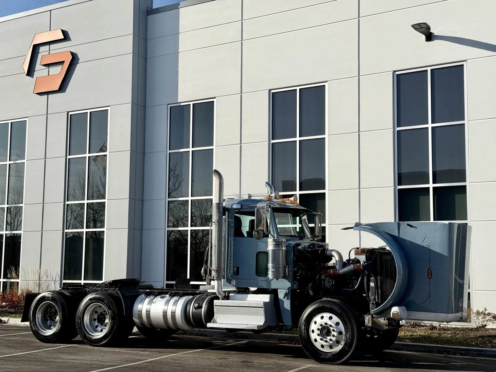 2018 Peterbilt 389 - image 9