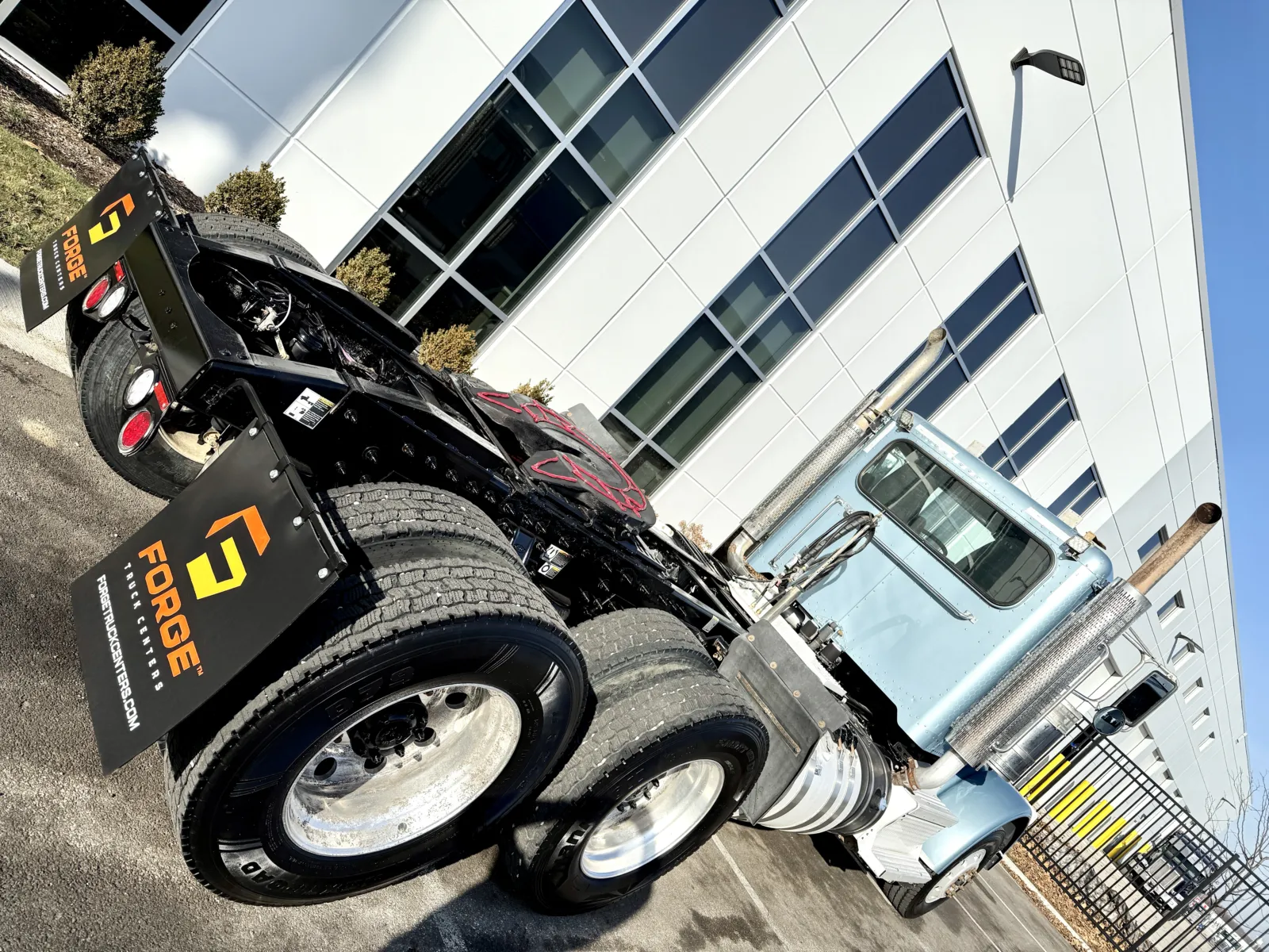 2018 Peterbilt 389 - image 11