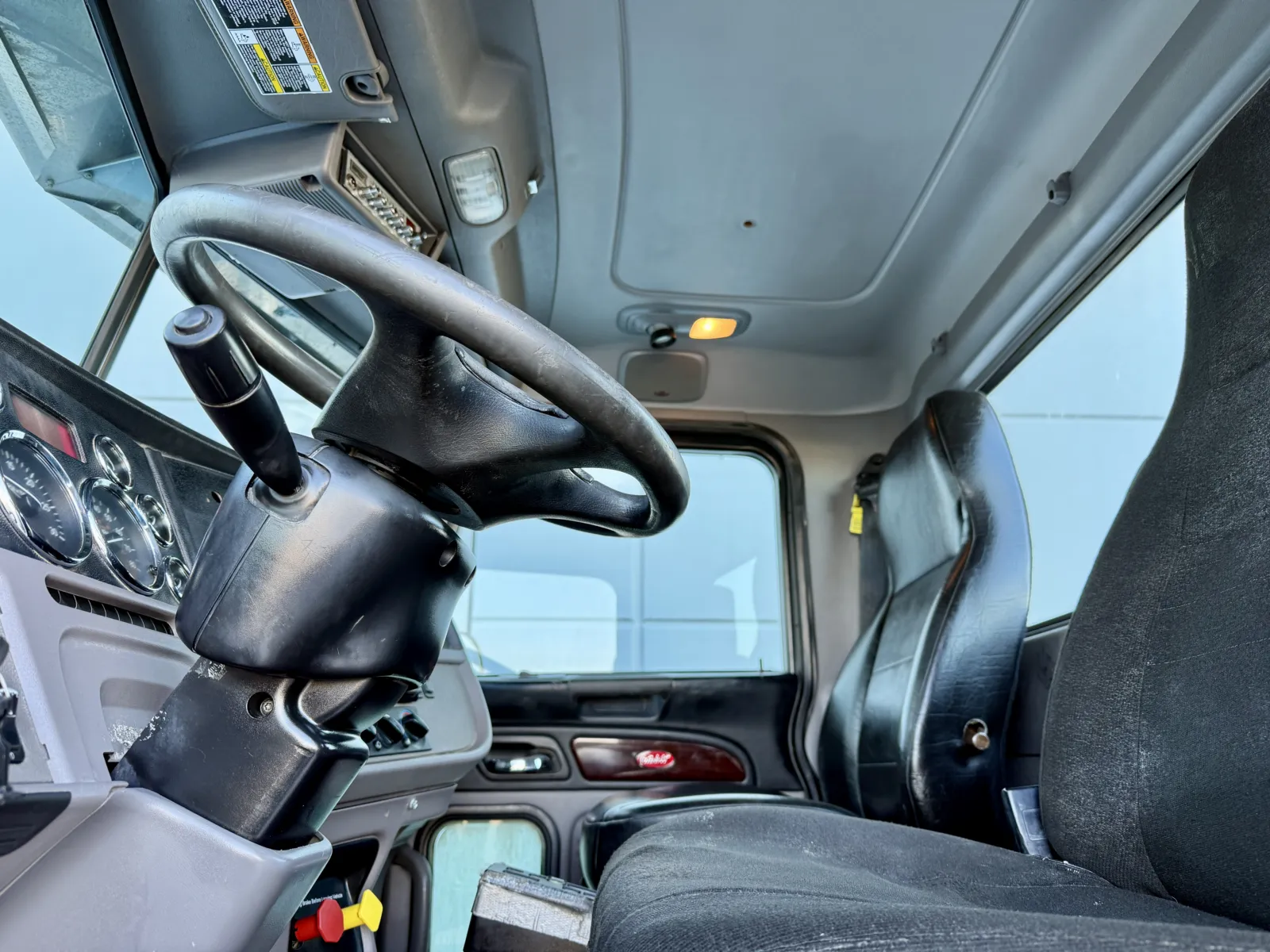 2018 Peterbilt 389 - image 14