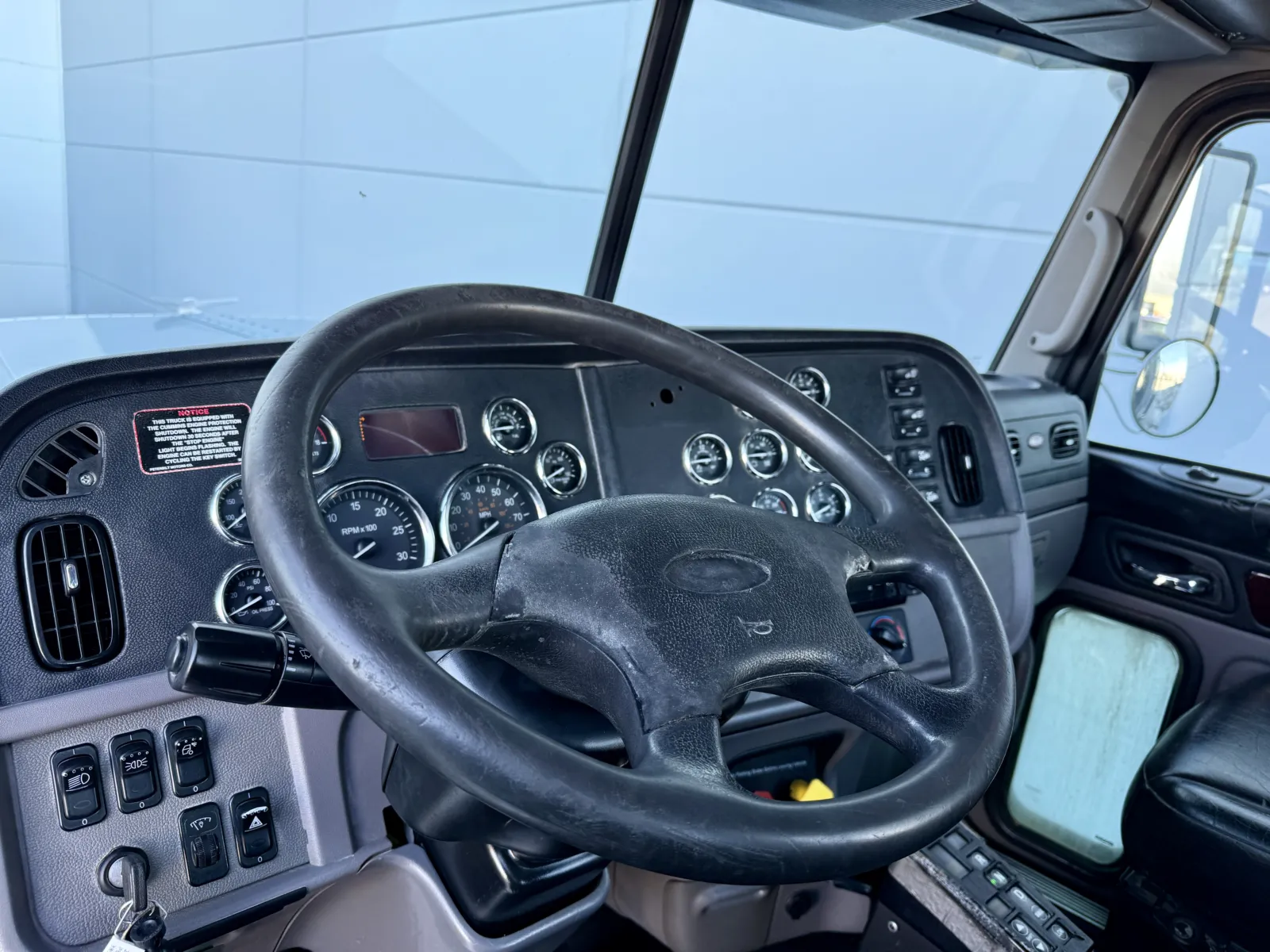 2018 Peterbilt 389 - image 15