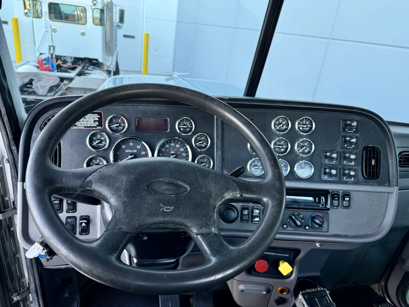 2018 Peterbilt 389 - image 16