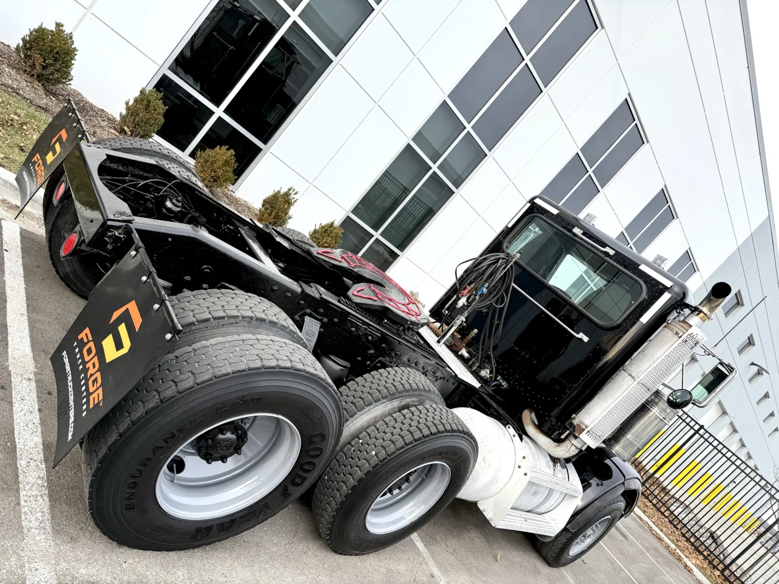 2003 Peterbilt - image 11