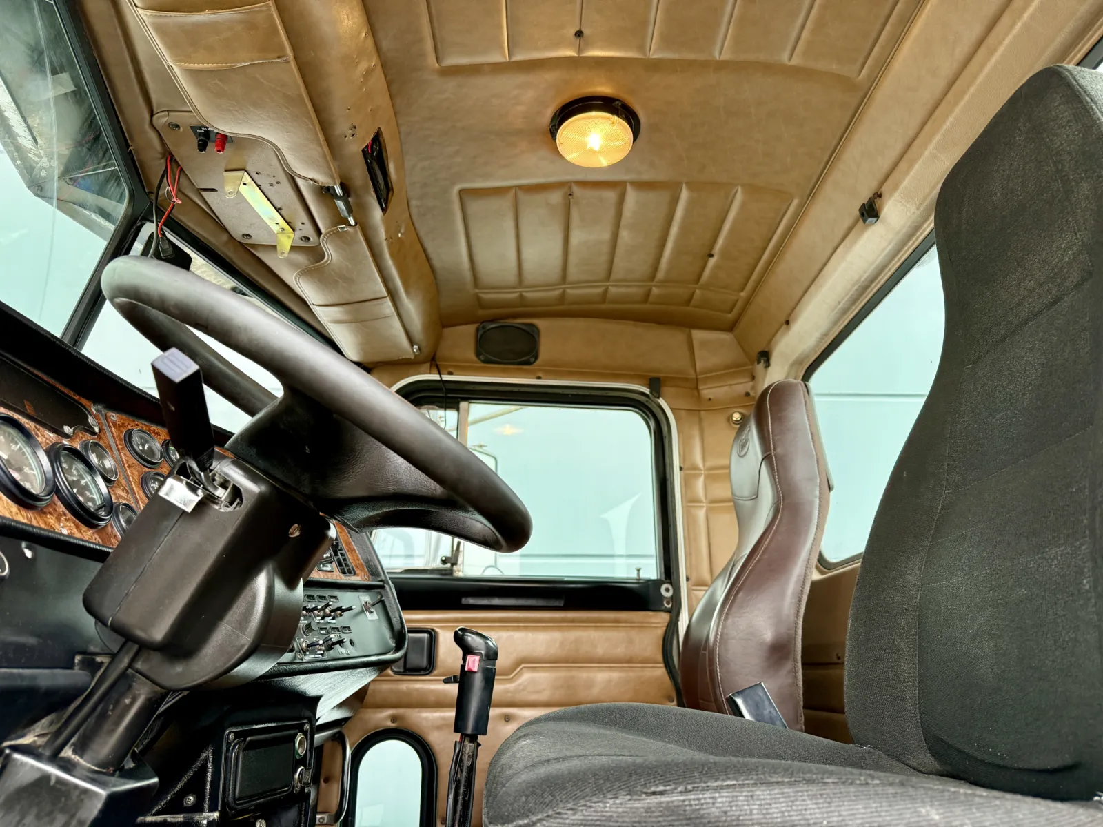 2003 Peterbilt - image 14