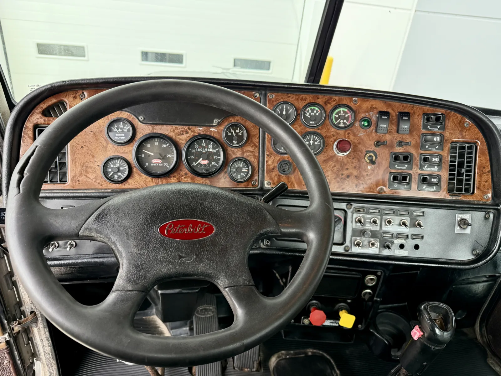 2003 Peterbilt - image 16