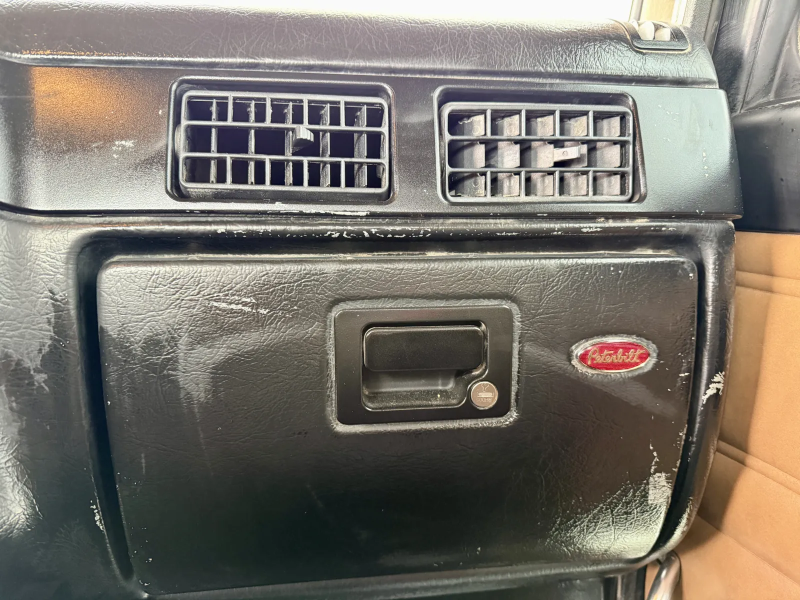 2003 Peterbilt - image 19