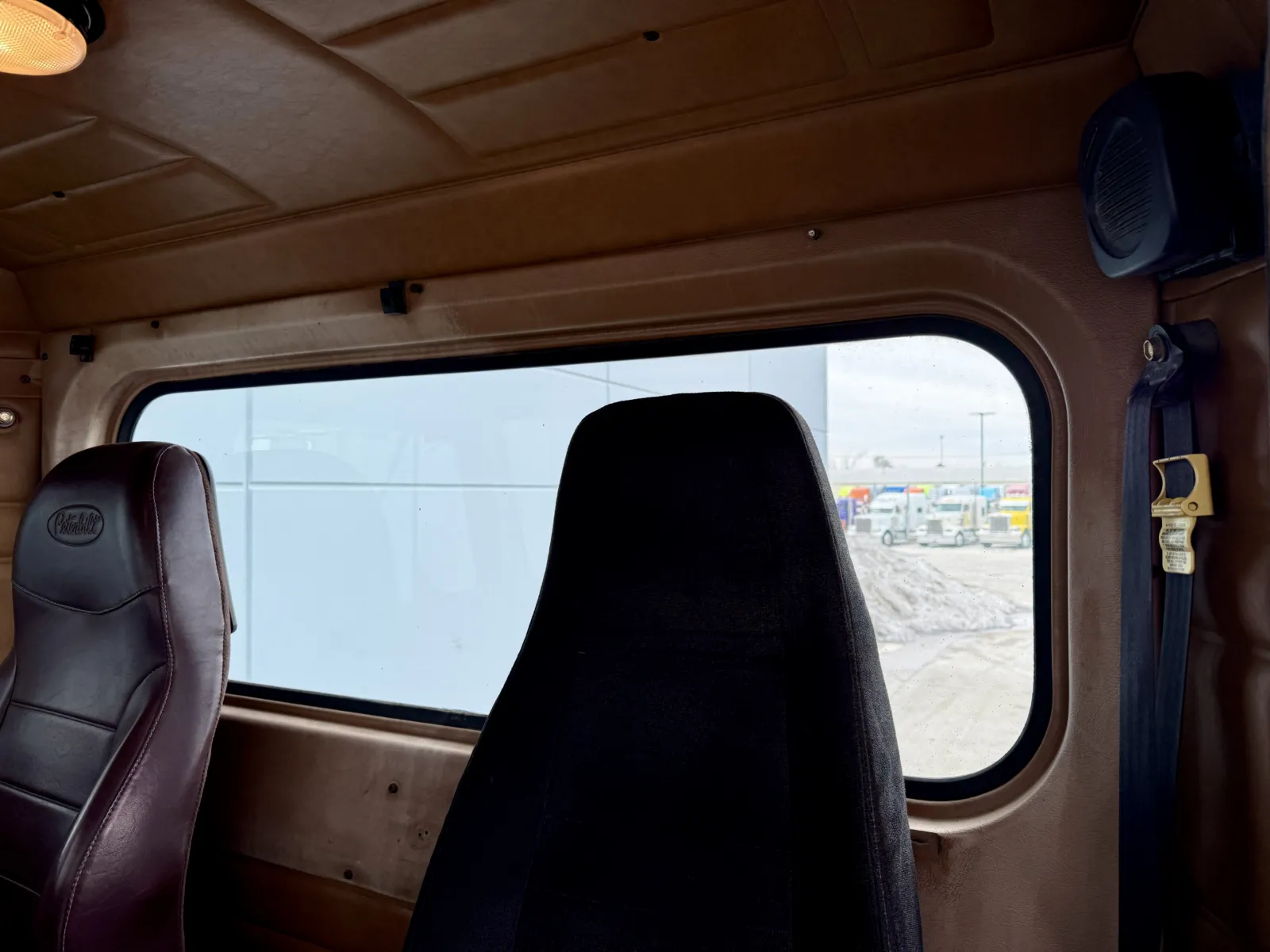 2003 Peterbilt - image 20